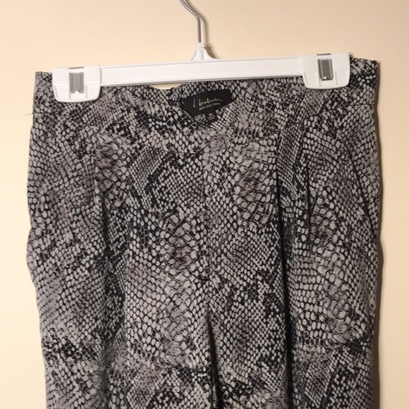 💕2/$20💕Babaton 100% Silk Snakeskin Print Pant - Picture 4 of 12
